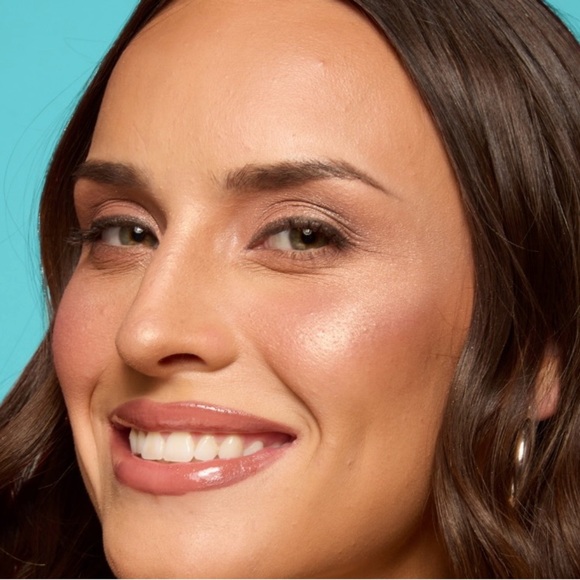 NYX Professional Makeup ButterMelt Highlighter In Glaze It Butta Gold - Picture 2 of 14